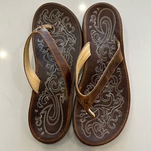 NWOT OluKai Paniolo Sandals